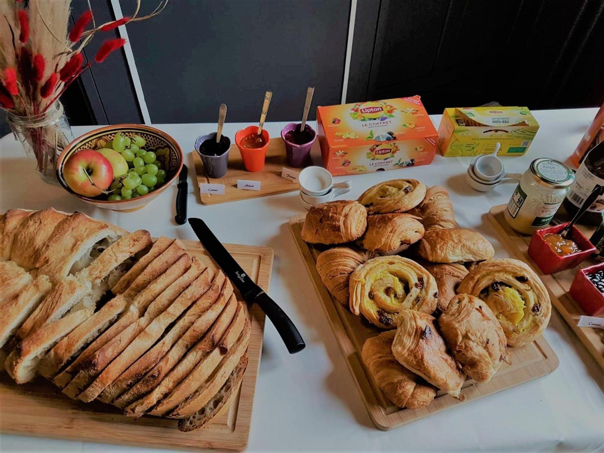 Sejour De Charme Au Chateau Avec Petit-Dejeuner Et Parking - Fr-1-591-705 Cluis ภายนอก รูปภาพ