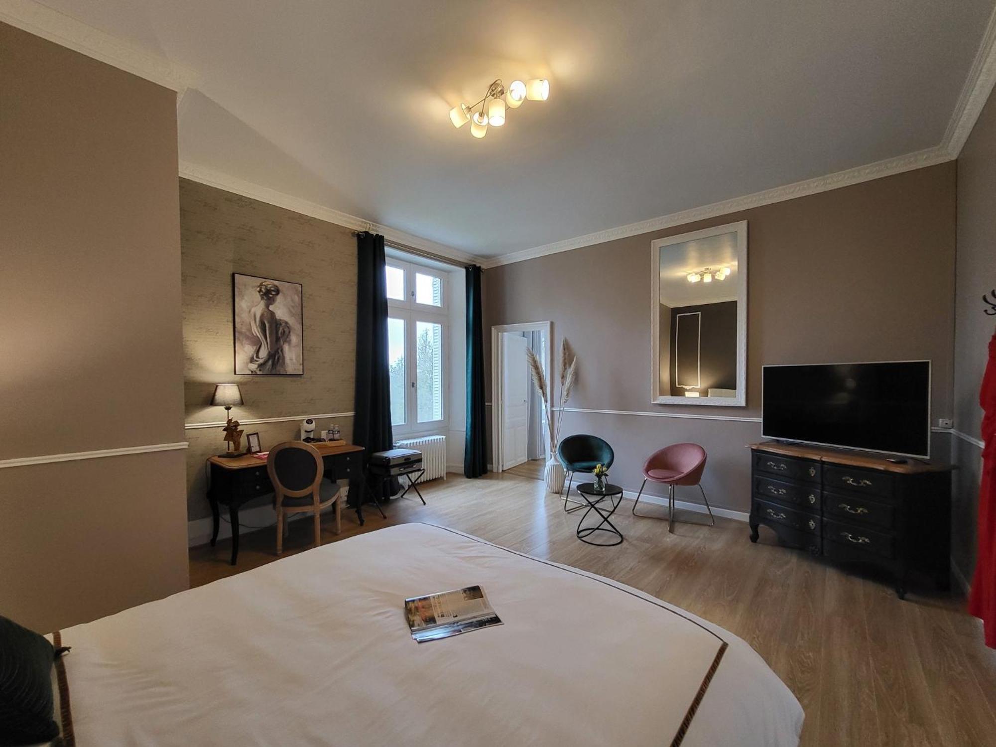 Sejour De Charme Au Chateau Avec Petit-Dejeuner Et Parking - Fr-1-591-705 Cluis ภายนอก รูปภาพ