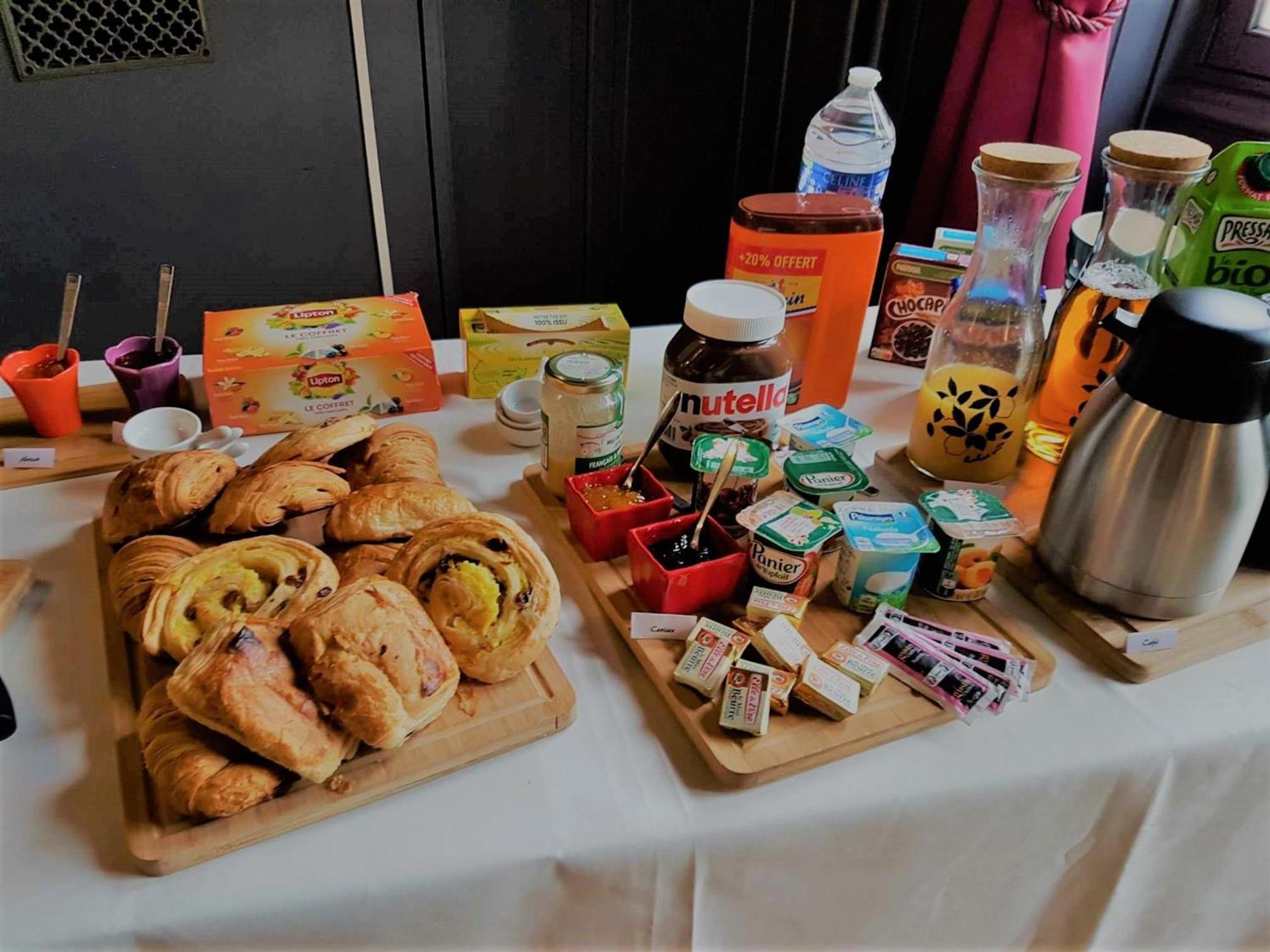 Sejour De Charme Au Chateau Avec Petit-Dejeuner Et Parking - Fr-1-591-705 Cluis ภายนอก รูปภาพ