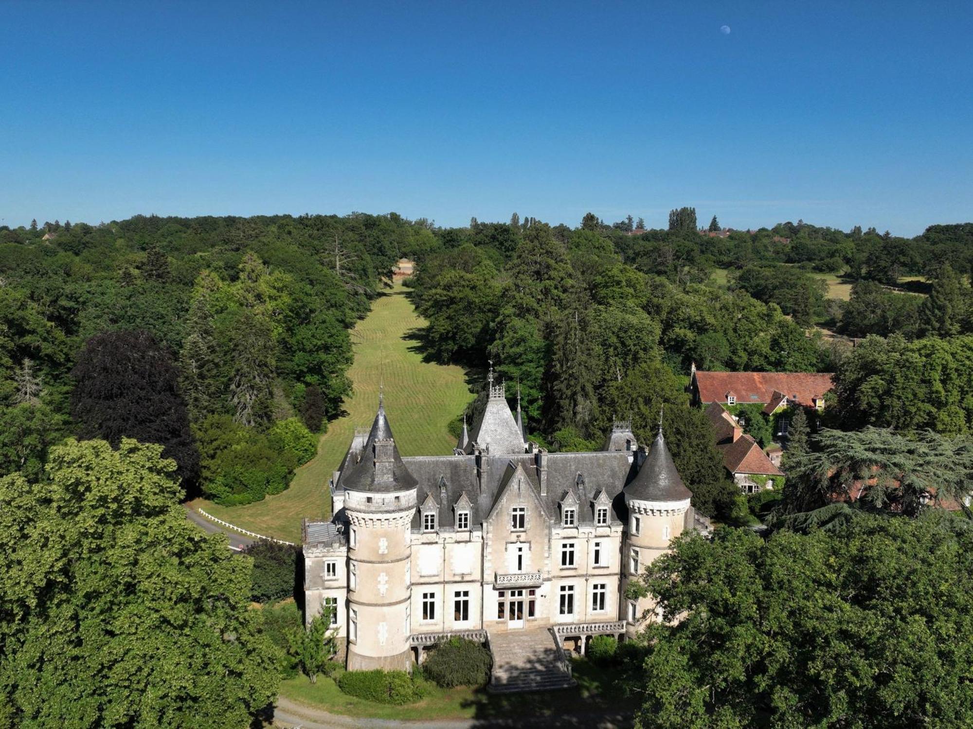 Sejour De Charme Au Chateau Avec Petit-Dejeuner Et Parking - Fr-1-591-705 Cluis ภายนอก รูปภาพ