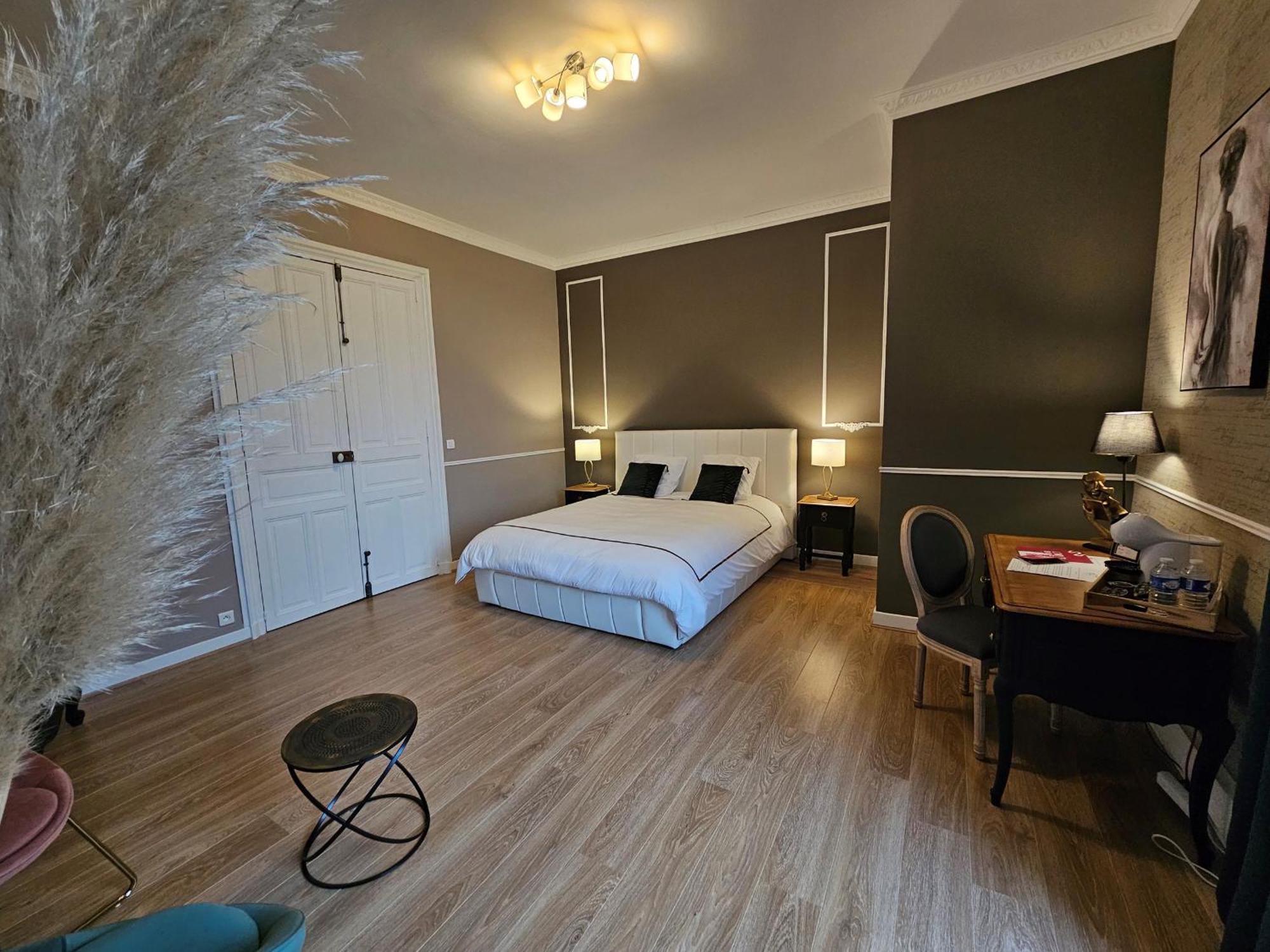 Sejour De Charme Au Chateau Avec Petit-Dejeuner Et Parking - Fr-1-591-705 Cluis ภายนอก รูปภาพ
